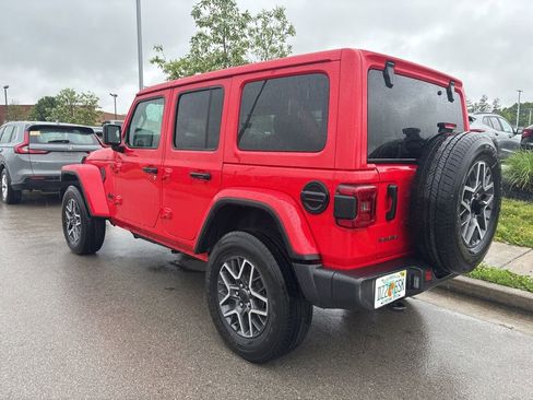 Used 2025 Jeep Wrangler Unlimited Sahara AWD/4WD image 4