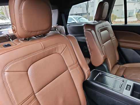 Used 2020 Lincoln Aviator Reserve w/ Equipment Group 201A image 12