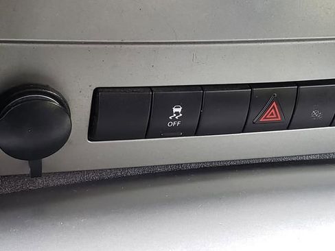 Used 2011 Dodge Nitro Heat AWD/4WD image 25
