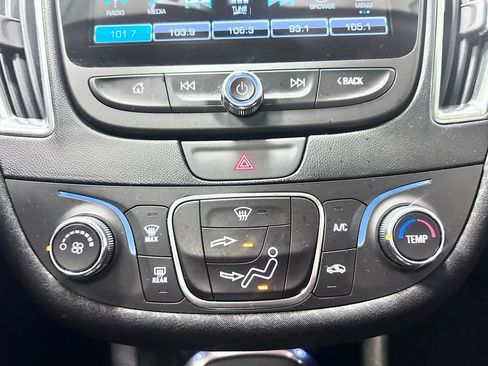 Used 2016 Chevrolet Malibu LT image 16