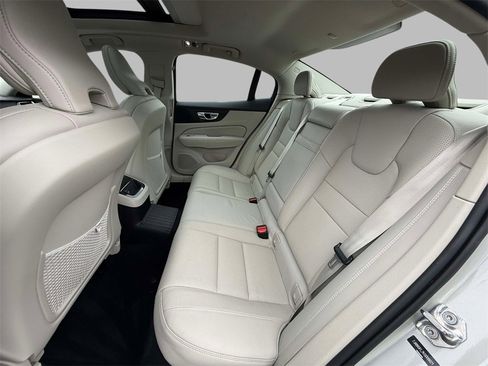 Used 2019 Volvo S60 T8 Inscription image 19