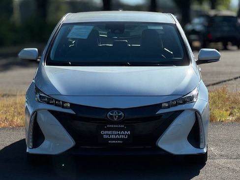 Used 2021 Toyota Prius Prime XLE FWD image 2