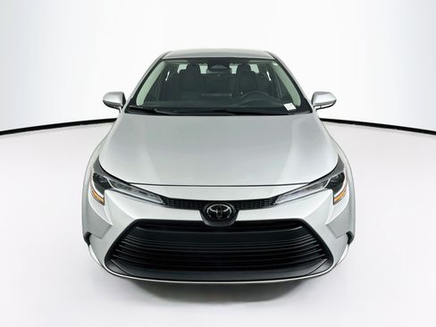 Used 2025 Toyota Corolla LE FWD image 2