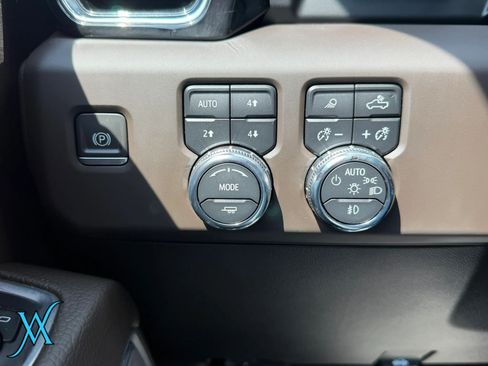 Used 2024 GMC Sierra 1500 Denali w/ Denali Reserve Package AWD/4WD image 37