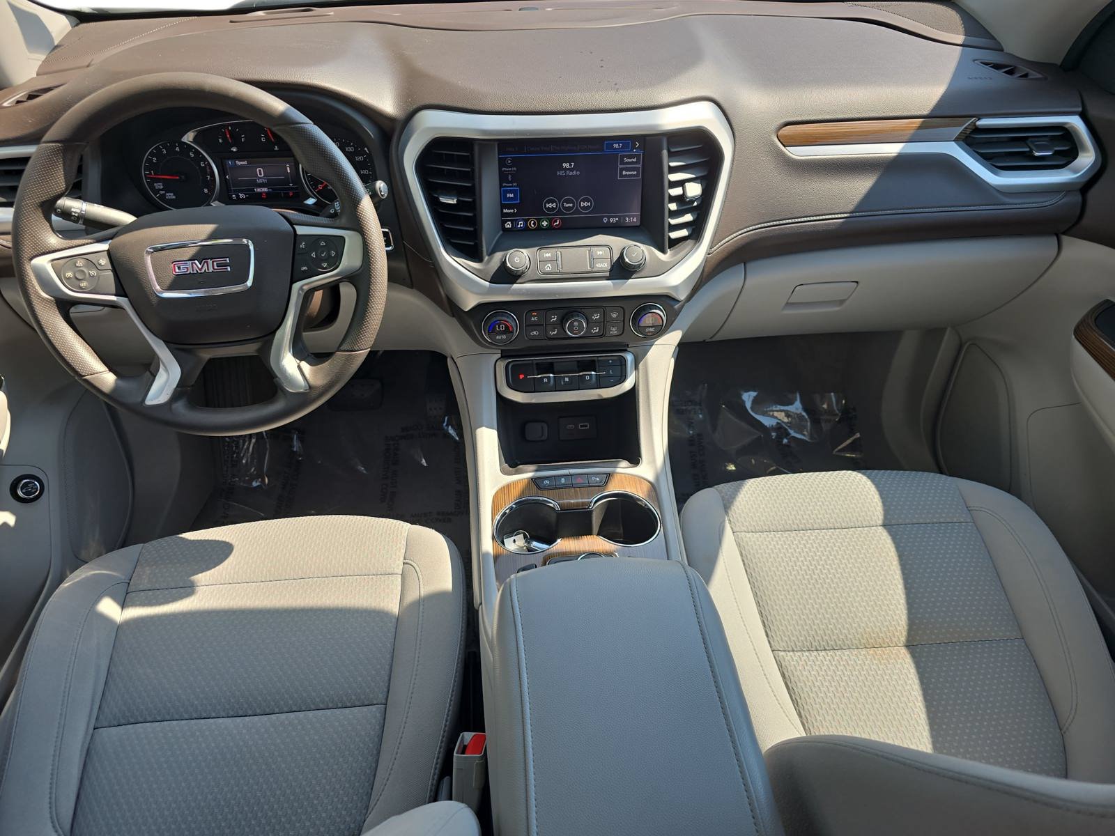 Used 2022 GMC Acadia SLE w/ Driver Convenience Package FWD image 9