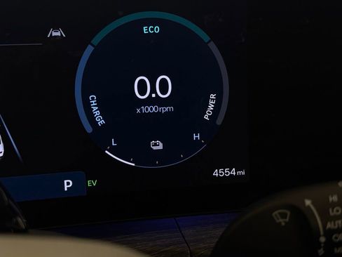 Used 2025 Hyundai Santa Fe Limited FWD image 16