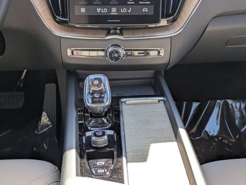 New 2026 Volvo XC60 B5 Plus w/ Protection Package Premier AWD/4WD image 20