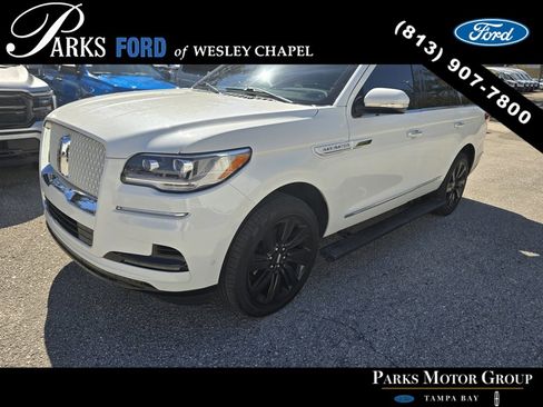 Used 2024 Lincoln Navigator Reserve image 3