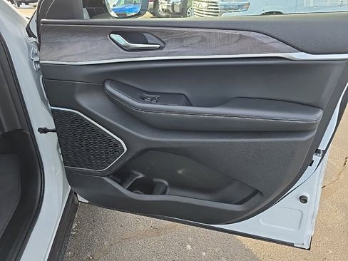 Used 2022 Jeep Grand Cherokee L Limited image 59