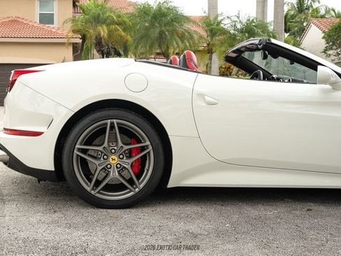 Used 2016 Ferrari California T image 10
