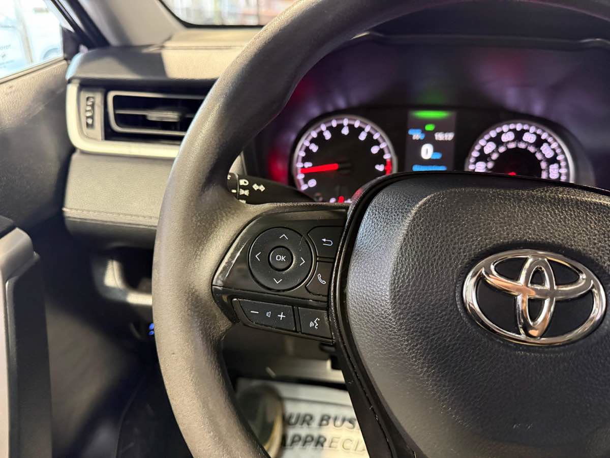Used 2022 Toyota RAV4 LE FWD image 10