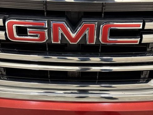 Used 2023 GMC Acadia SLT w/ Preferred Package FWD image 32