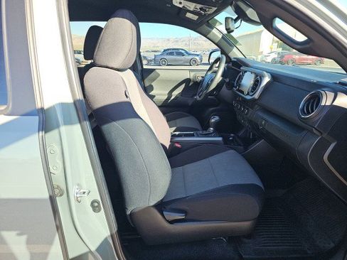 Used 2022 Toyota Tacoma TRD Off-Road w/ Technology Package image 9