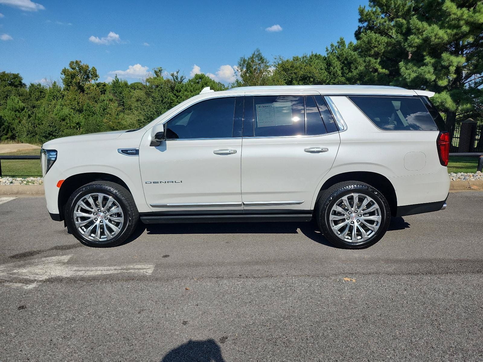 Used 2023 GMC Yukon Denali w/ Denali Reserve Package AWD/4WD image 2