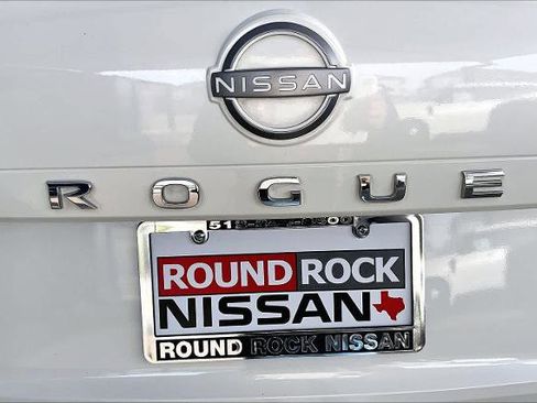 Certified 2022 Nissan Rogue SV w/ SV Premium Package image 9