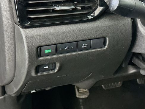 Used 2024 Nissan Sentra SV FWD image 17