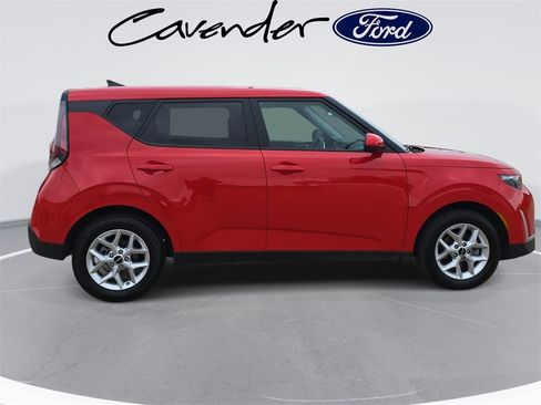 Used 2025 Kia Soul LX w/ LX Technology Package image 4