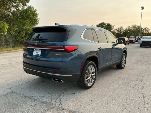 Used 2025 Buick Enclave Preferred FWD image 5