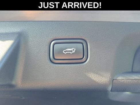 Used 2023 Hyundai Palisade SEL w/ Premium Package FWD image 8