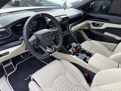 Used 2022 Lamborghini Urus AWD/4WD image 5