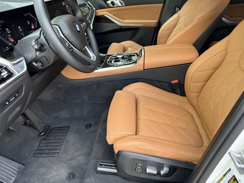 Used 2025 BMW X5 xDrive40i w/ Premium Package AWD/4WD image 9