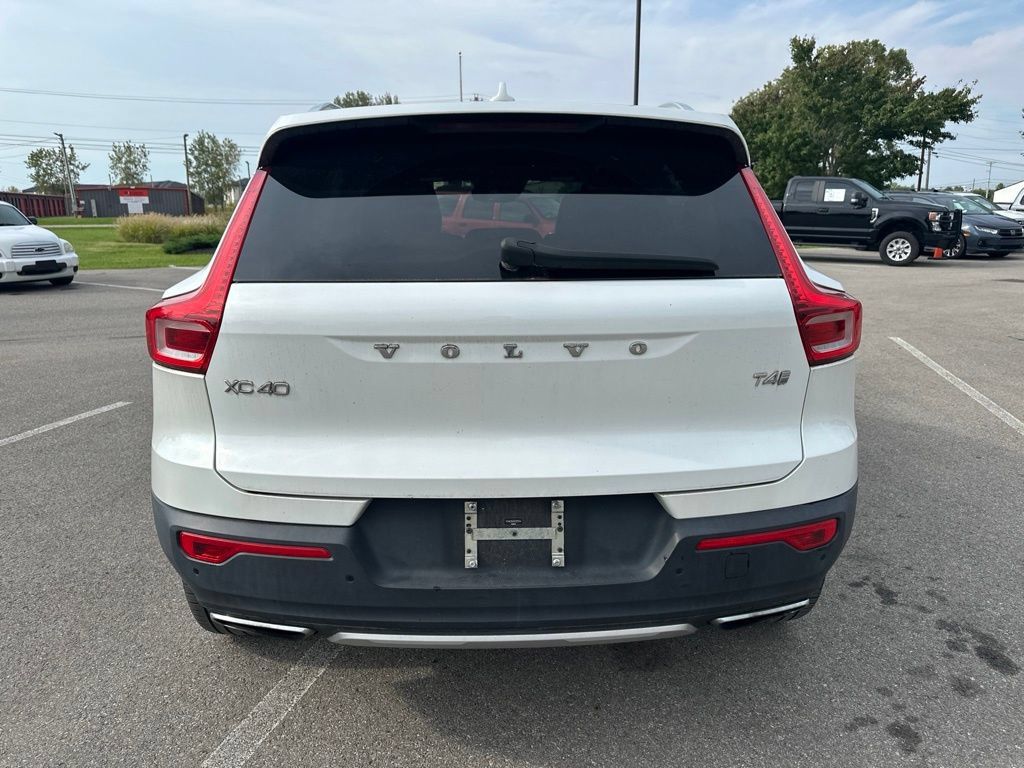 Used 2019 Volvo XC40 T4 Inscription FWD image 9