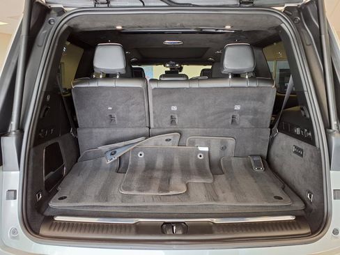 Used 2023 Jeep Grand Wagoneer Series III AWD/4WD image 17