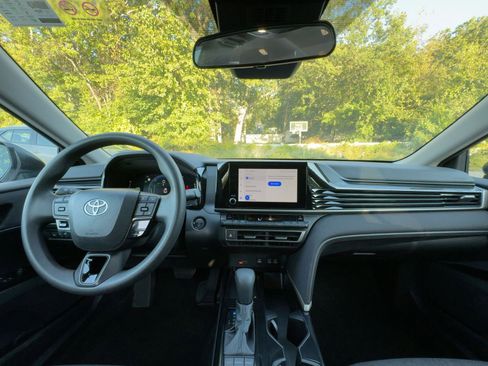 Used 2025 Toyota Camry LE image 16