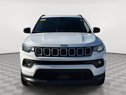 Used 2022 Jeep Compass Latitude w/ Convenience Group AWD/4WD image 2
