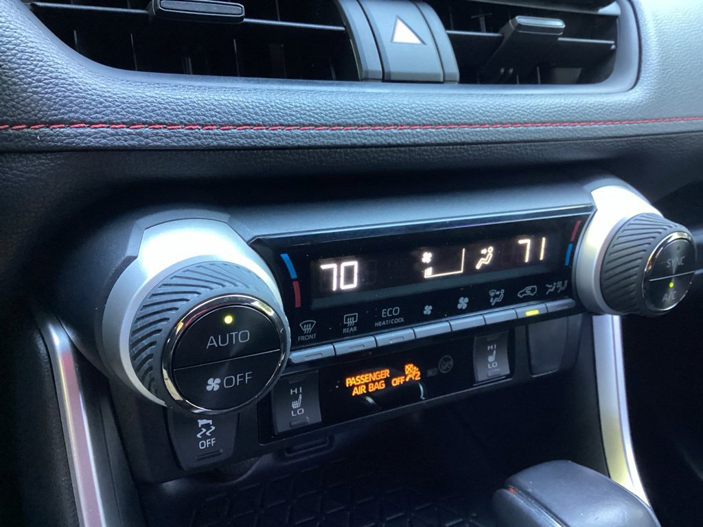 Used 2021 Toyota RAV4 SE w/ Weather & Moonroof Package AWD/4WD image 17