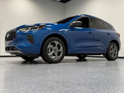 Certified 2023 Ford Escape ST-Line w/ Tech Pack #1 AWD/4WD image 5