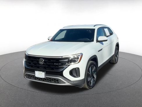 Used 2025 Volkswagen Atlas Cross Sport SE image 7