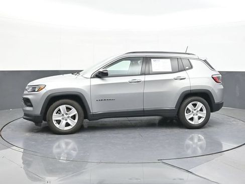 Used 2022 Jeep Compass Latitude FWD image 8