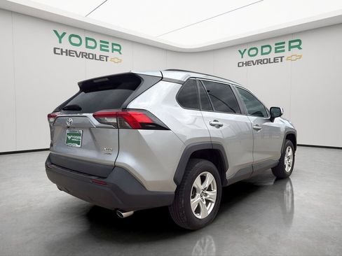 Used 2021 Toyota RAV4 XLE w/ Carpet Mat Package (TMS) image 7