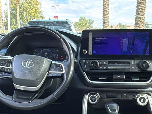 Used 2024 Toyota Grand Highlander XLE image 10