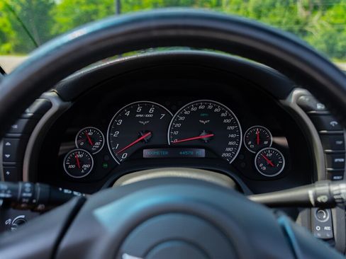 Used 2005 Chevrolet Corvette Convertible w/ Preferred Equipment Group RWD image 24
