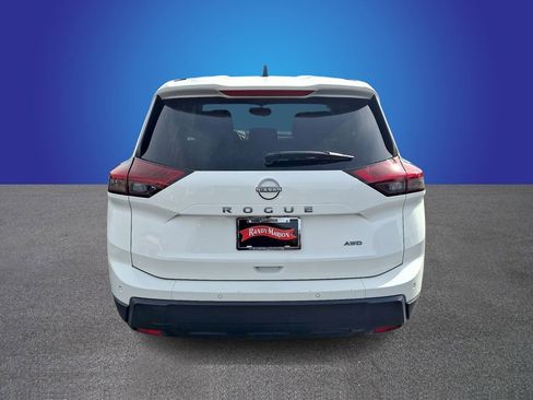 Used 2024 Nissan Rogue S image 5