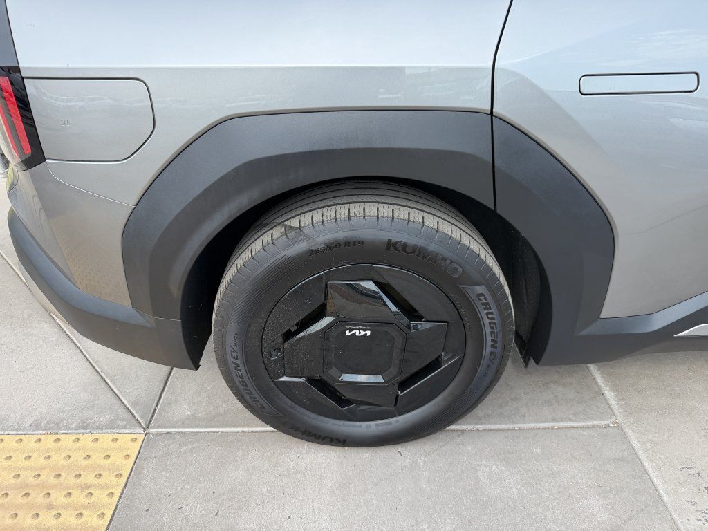 Used 2024 Kia EV9 Light RWD image 15
