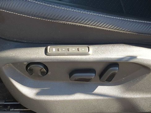 Certified 2022 Volkswagen Atlas Cross Sport SEL R-Line image 18