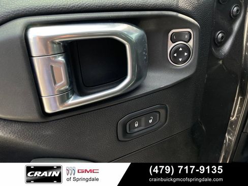 Used 2025 Jeep Gladiator Mojave w/ Convenience Group AWD/4WD image 12