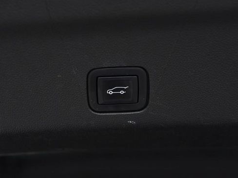 Used 2022 GMC Yukon XL SLT w/ SLT Premium Package AWD/4WD image 32