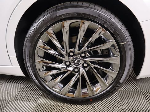 Used 2025 Lexus ES 300h w/ Accessory Package (Z1) FWD image 32