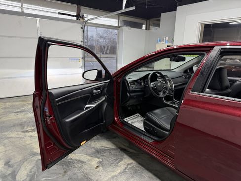 Used 2017 Toyota Camry XLE image 4