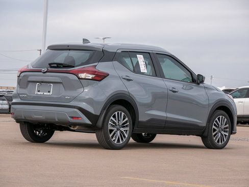 Used 2024 Nissan Kicks SV FWD image 8