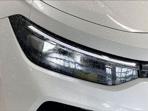 Used 2025 Volkswagen Tiguan SE R-Line AWD/4WD image 33