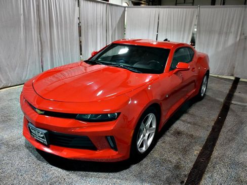 Used 2018 Chevrolet Camaro LT RWD image 27