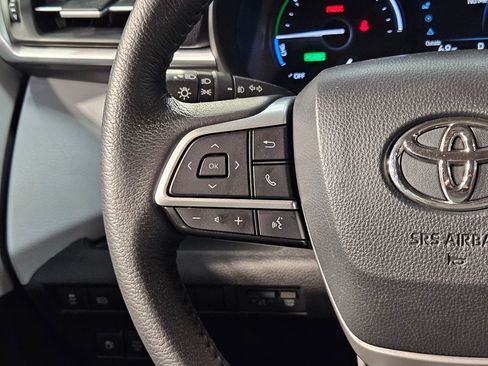 Certified 2025 Toyota Sienna XLE image 28