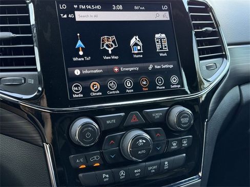 Used 2022 Jeep Grand Cherokee Laredo X image 16