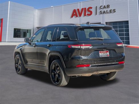 Used 2023 Jeep Grand Cherokee Altitude image 9