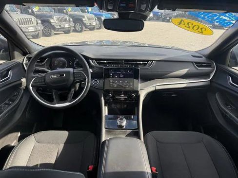 Certified 2024 Jeep Grand Cherokee L Laredo image 5